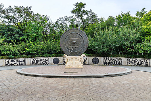 中国江苏省徐州汉文化景区以史为鉴雕塑浮雕广场
