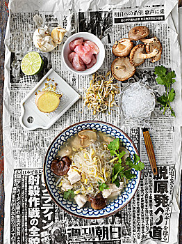 粉条汤,鸡肉,蘑菇,亚洲