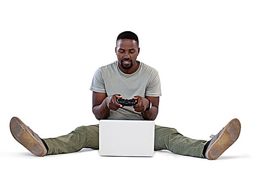 男人,玩,电子游戏,笔记本电脑,白色背景