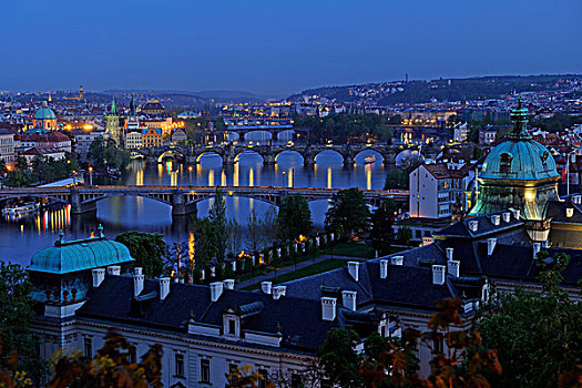 远眺,桥,伏尔塔瓦河,河,夜晚,老城广场,历史,中心,布拉格,波希米亚,捷克共和国,欧洲