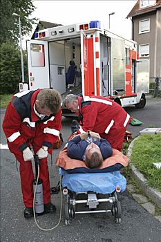 德国,救助,护理人员,急救,意外,一个,男人,受伤,腿,救护车,消防