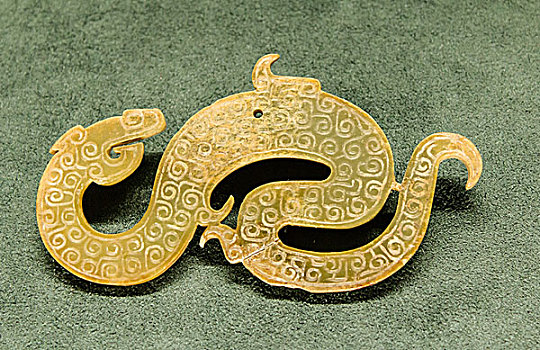 中国古代龙形玉佩