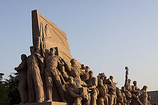 天安门广场上的革命雕塑