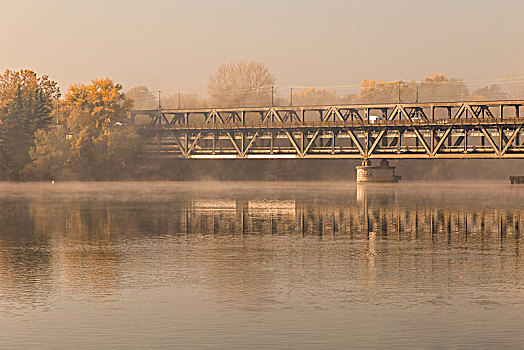 雾状,秋天,早晨,靠近,铁桥,岸边,河,提契诺河,塞斯托卡兰德,马焦雷湖,省,伦巴第,意大利