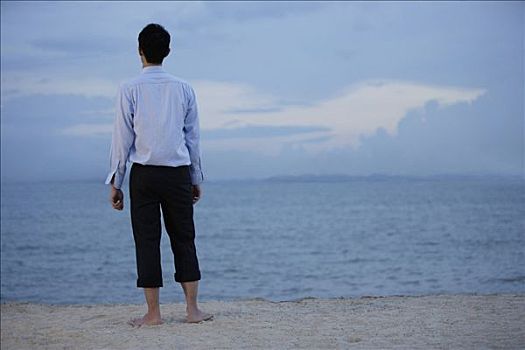 商務人士,站立,海灘,晚間,看,船