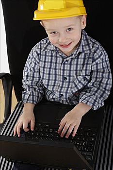 小男孩,工作,笔记本电脑