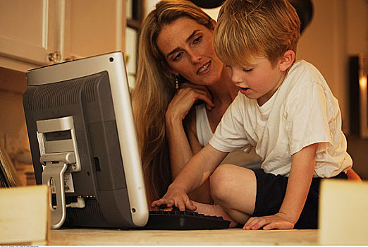 儿子,母亲,用电脑