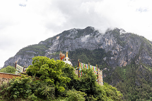 中国云南香格里拉巴拉格宗山脉景观