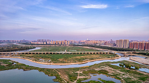 武汉机场高速处的府河旱情