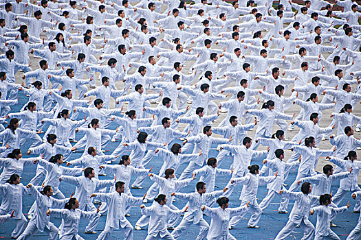 长安汽车集团成立156周年庆典会上表演的,千人太极拳