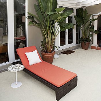 休闲椅,盆栽植物,门廊,房子