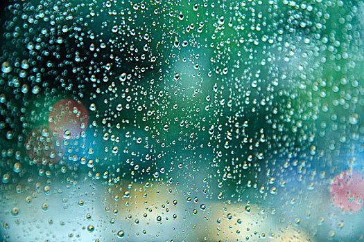 台湾台北市街头的雨