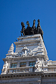 欧洲,西班牙,马德里,雕塑,四个,马,两个,轮式,马车,屋顶,毕尔巴鄂,建筑