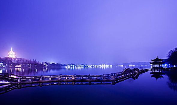 西湖长桥夜景