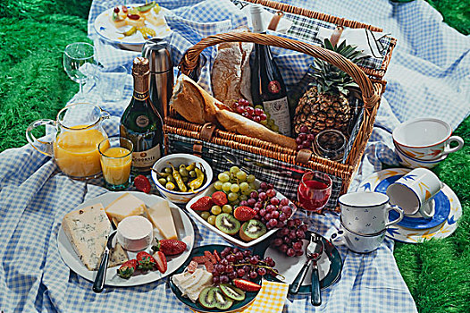 野餐篮,香槟,葡萄酒,奶酪,水果