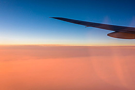 飞机航拍大地云层