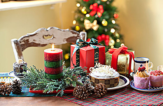 装饰,蛋糕,礼盒,灯光,蜡烛,正面,圣诞树