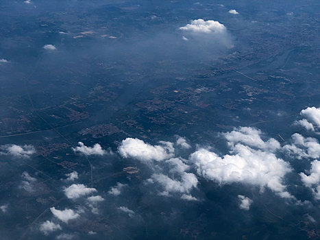 温州到贵阳的飞机上航拍蓝天白云和大地