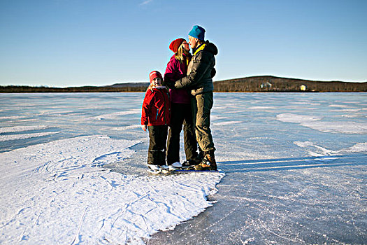 父母,女儿,滑冰,冰湖
