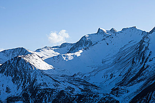 在巴郎山遠眺四姑娘山