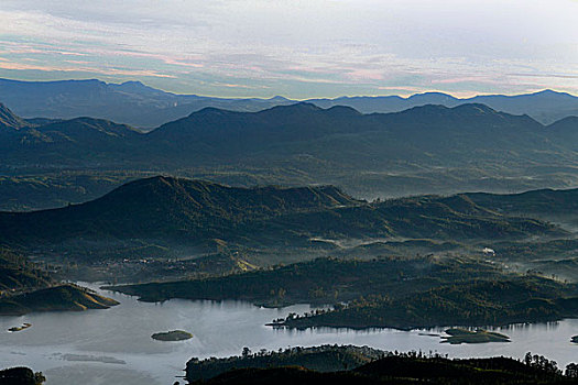 顶峰,脚,高,锥形,山,中心,斯里兰卡,神圣,脚印,岩石构造,靠近,佛教,传统,拿