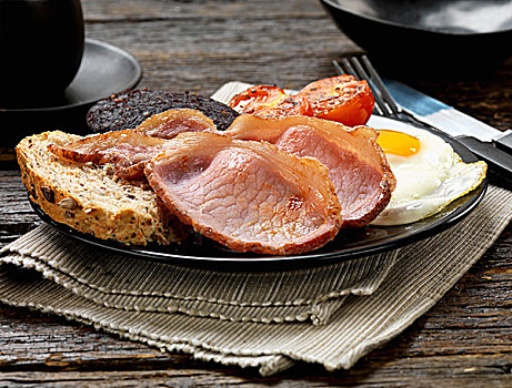 英国,早餐,熏肉,煎鸡蛋,西红柿,血肠