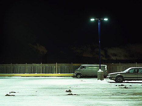 停车场,夜晚