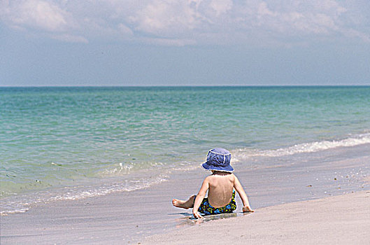 小男孩,坐,海滩