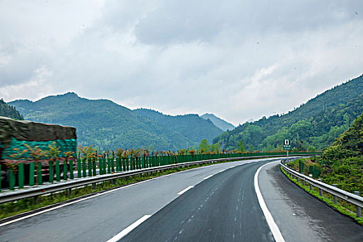 重庆至长沙g5537高速公路