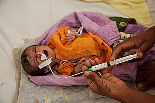 女人,喂食,婴儿,医院,卡拉奇,巴基斯坦,九月,2006年