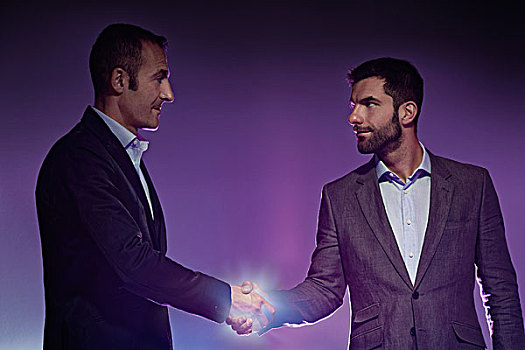 两个男人,握手,灯,光亮