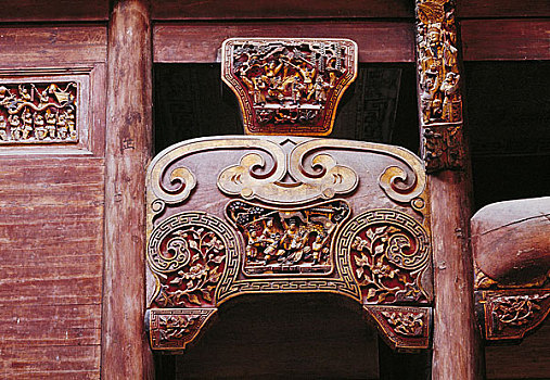 安徽黄山黟县宏村承志堂过道上的木雕斗拱