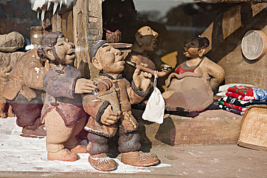 东北人生活陶瓷塑像