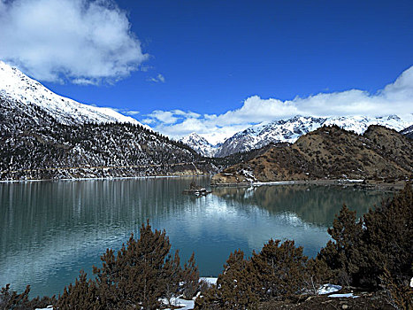 西藏,山谷,蓝天,白云,高原,晴天,风光,雪山,湖泊
