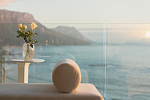平和,海景,奢华,露台,躺椅,玫瑰花束