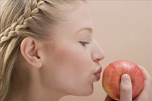 女人,吻,红苹果