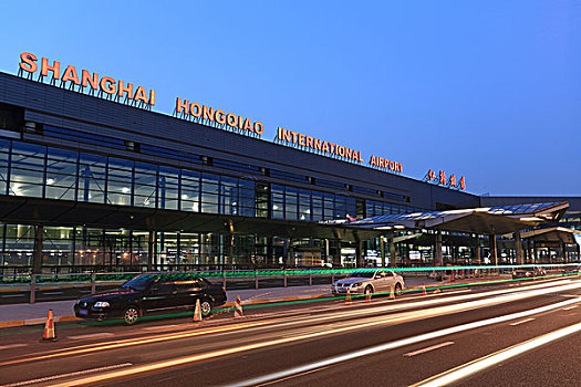 上海虹桥机场2号航站楼夜景