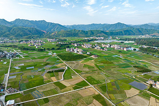 中国广西蒙山县乡村田园风光夏日景美如画