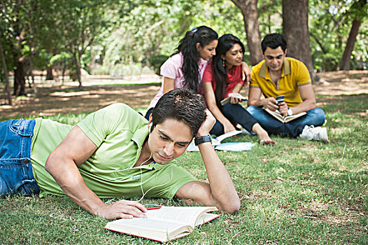 朋友,听,mp3播放器,学习,公园,新德里,德里,印度