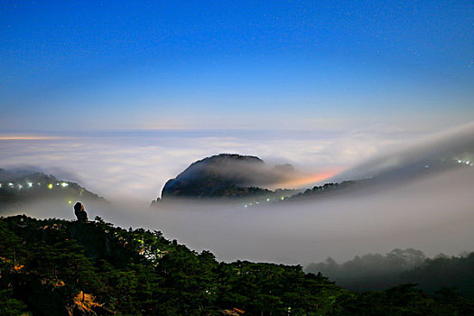 黄山风景区飞来石云海