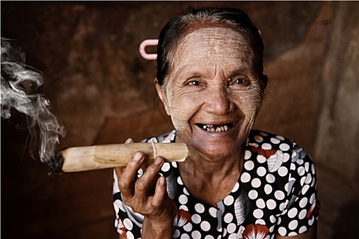 高兴,老,皱纹,亚洲女性,吸烟