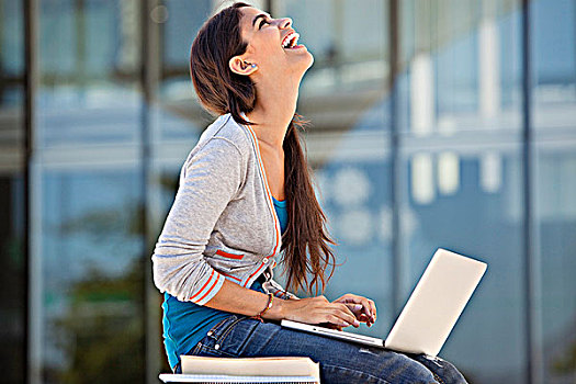 女人,笑,笔记本电脑