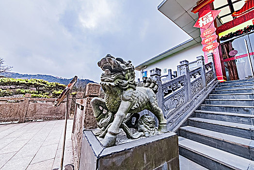 安徽省黄山市黄山风景区石狮雕像建筑景观