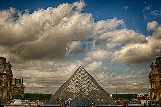 云,高处,卢浮宫