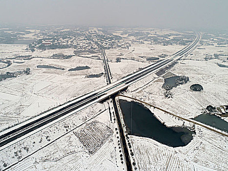 雪中道路