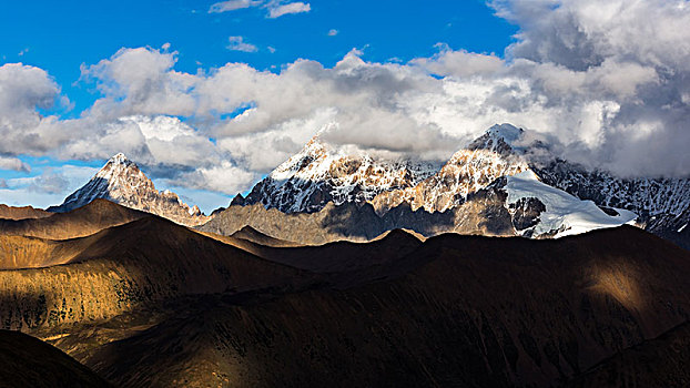 贡嘎山