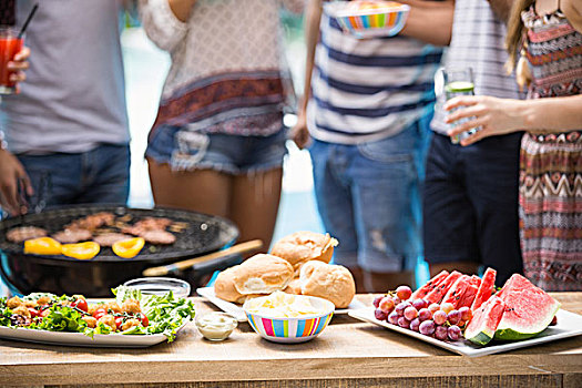 桌子,食物,户外,烧烤派对,汉堡包,水果,烧烤
