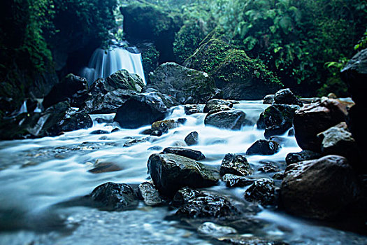 峨眉山流水