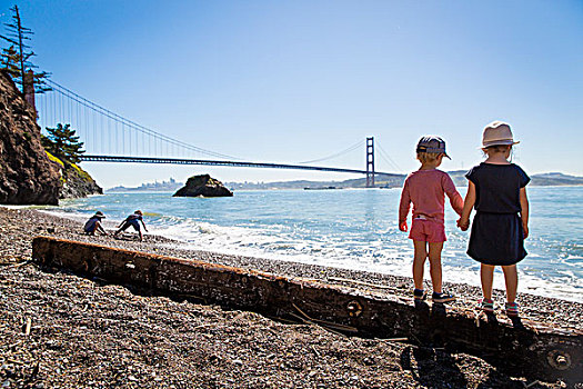 两个孩子,旧金山,海滩