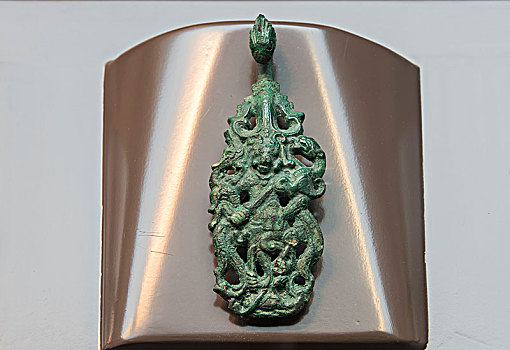 汉代,镂空四神人物青铜带钩